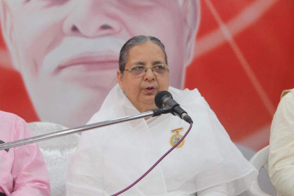 Brahmakumari Nirmala speaking (23).JPG